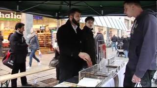 Koran verschenken am Infostand Osnabrück [upl. by Rma]