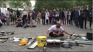 Espectacular artista callejero Spectacular street artist making music [upl. by Mabelle]