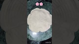 Flower shape paratha design🌸😋foodshortsparathaloversparathadesignkitchenhacks [upl. by Grimaud]