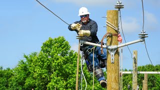 How a Lineman Ties TieWire [upl. by Aled]