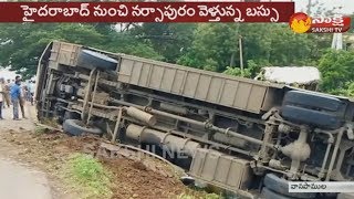 ఆరెంజ్‌ ట్రావెల్స్‌ బస్సు బోల్తా [upl. by Minor]