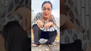 Chee Chee kesi ladki h ye 😱😱 ytshorts viralshorts zehreelaroast memes meme roast roasting [upl. by Neved755]