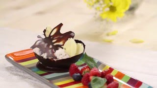 Coppette di cioccolato con gelato decorate  Scuola di cucina Saporie [upl. by Alston]