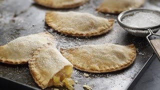 Empanadillas de manzana y canela  Recetas Buitoni [upl. by Ralyat]