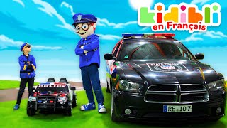 Les enfants jouent avec des voitures de police  Les enfants font semblant de jouer  ⛑ Kidibli [upl. by Llirred224]