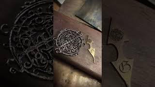 Laser Cutting Pendant with ComMarker 60w fibre laser engraver  instorchovheraclitesfiberlaser [upl. by Scarface]