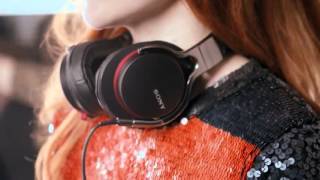 Les casques SONY MDR1 amp Katy B  Cobrason [upl. by Chickie476]