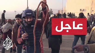 مراسل الجزيرة يبدو أن فرق الإنقاذ وصلت إلى بعض الزنازين السرية بسجن صيدنايا في ريف دمشق [upl. by Richers]