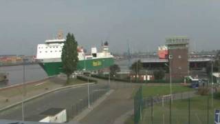 MS quotESTRADENquot in der Nordschleuse in BREMERHAVEN [upl. by Onirefes411]