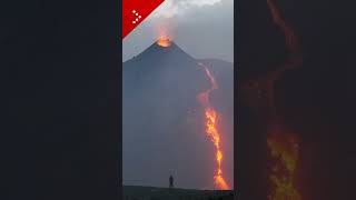 Etna attività eruttiva al cratere centrale colata a quotcascataquot [upl. by Segal]