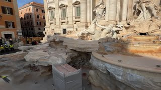 Luoghi  ROMA  Fontana di Trevi svuotata e con passerella [upl. by Sausa]