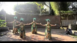 Sundanese Dance  Jaipong Kembang Tanjung Sukarsa Nusantara 2014 Summer School [upl. by Haleemaj349]