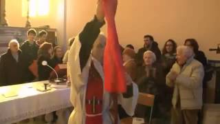 Italian priest sings antifascist resistance song Bella Ciao [upl. by Tempest]