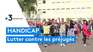 Des élèves en situation de handicap réalisent une chanson sur la tolérance [upl. by Valerye]