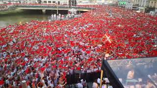 Fêtes de Bayonne 2018  les festayres chantent quotLa Peña Baionaquot [upl. by Hsac]