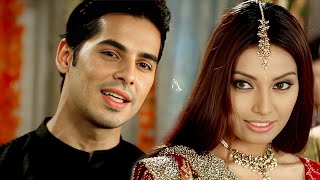 Main Agar Saamne  Abhijeet  Alka Yagnik  Dino Moreo  Bipasha Basu  Bollywood Wedding Songs [upl. by Kcirdneked]