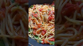 Spaghetti Pomodoro  einfaches italienisches Rezept für Pasta in Tomatensoße sehr lecker shorts [upl. by Pol]