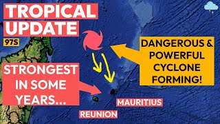 Dangerous amp Powerful Cyclone Expected to Hit Mauritius amp Réunion Belal [upl. by Sabsay]