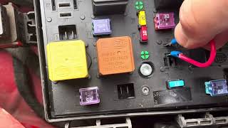 How to jump a horn relay switch on a Vauxhall Opel Zafira b [upl. by Bautram]