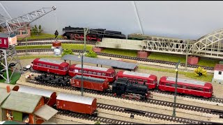 Märklin HO MGleis Anlage mit 8 fahrenden Zügen [upl. by Noyar690]