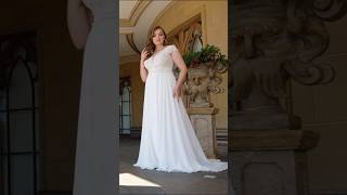 A romantic wedding dress for curvy brides [upl. by Taylor]