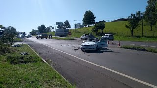 Motorista registra momento de grande acidente entre caminhões em estrada no Paraná [upl. by Satsoc]