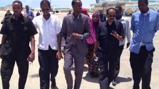 farmaajo oo muqdisho ka ambabaxay 07 10 2012 kadib doorashadi muqdisho lagu qabtay [upl. by Kutchins]