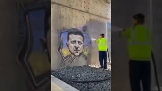 🎬La rimozione di un graffiti con il volto di Volodymyr Zelensky a barcellona [upl. by Atikaj631]