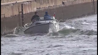 UN PETIT BATEAU ÉVITE DE JUSTESSE DE TAPER LA RIVE APRES LE PASSAGE DE quotL AHALDENAquot [upl. by Asilad]