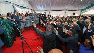 Watch President Uhuru Kenyatta dancing to Uhuru Hoyee song by State House choir elections2022 [upl. by Nosoj]