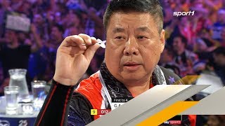 Irre quotDartsOpiquot mit acht perfekten Pfeilen  SPORT1 DARTS [upl. by Nwonknu]