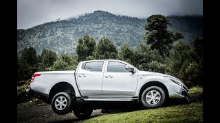 Mitsubishi L200 DKR  Rumbo Motriz [upl. by Noemys948]