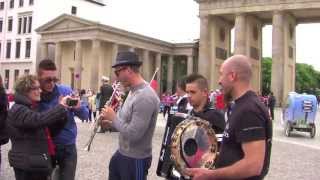 Scuola di Tarantella Montemaranese am Brandenburger Tor Berlin bei Karnaval der Kulturen [upl. by Criswell821]