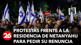 Israel  Protestas frente a la residencia de Netanyahu para pedir su renuncia [upl. by Yrovi]