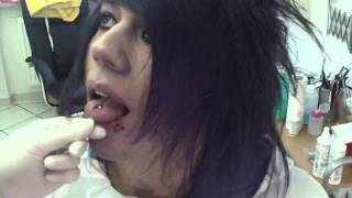 Zungenpiercing stechen  Tongue Piercing [upl. by Ludovick]