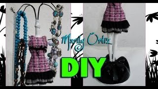 DIY ✄PORTA COLLARES Y PULSERAS DE MUÑECA ◘ RECICLANDO ◘ [upl. by Ailaro894]