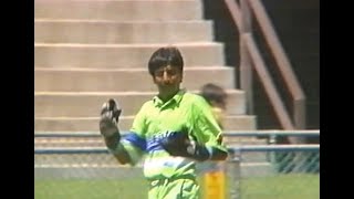 The worst keeping youll ever see Dreadful wicket keeping by Saleem Yousuf vs SL ODI Gabba 198990 [upl. by Tenaej]