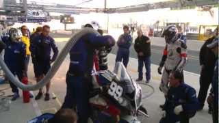 24H Moto  Le Mans 2012  9H Gros ravitaillement avec changement des plaquettes de frein [upl. by Treblah559]