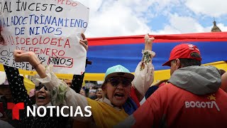 Manifestantes en Colombia marchan contra las reformas propuestas por el presidente Petro [upl. by Nino]