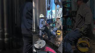 Casing Run Floorman Workers rig casing drilling oil tripping [upl. by Lareine]