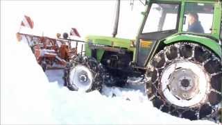 Deutz 6207 im Einsatz  snow plowing with snow chains spikes [upl. by Cherian]