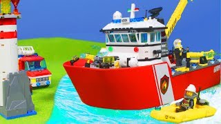 LEGO Feuerwehrmann mit Feuerwehrauto amp Feuerwehr Boot für Kinder [upl. by Atinhoj150]