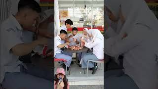 BANTU PAK GURU DORONG MALAH BELI CEMILAN SOSIS DI INDOMARET JADI ⁉️😱shorts funny dubbing [upl. by Hach]