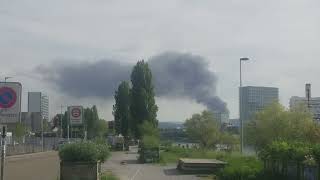 Brand in einer Lagerhalle in CH4106 Therwil BL Basel Switzerland 12 04 2024 Fire in a warehouse [upl. by Aruabea960]