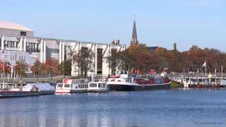 Lübeck Untertrave Blick auf MuK Ausflugsboote und Theaterschiff  Full HD 1080p Videobild [upl. by Ahsial]