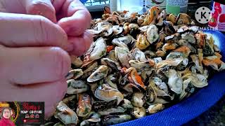 How to clean unshelled mussels remyshomecooking2493 [upl. by Debbee]