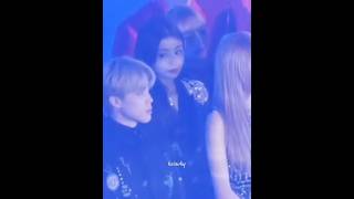 V and Jennie exchanging glances👀 GDA 2018🍀🦋 taennie jennie taehyung [upl. by Steele]