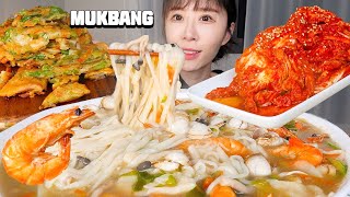 엄청 매운김치 담가서 물총 새우 가득넣고🦐 시원한 칼제비 해물파전 먹방❤️ Spicy Kimchi Seafood noodles Sujebi Pajeon Mukbang [upl. by Malva]