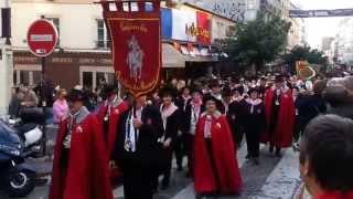 Défilé  82ème Fête des vendanges 2015  Montmartre  Paris [upl. by Bittner840]