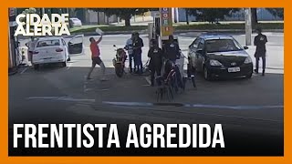 Homem ficou irritado porque funcionária do posto não colocou gasolina em frasco de amaciante [upl. by Ettinger]